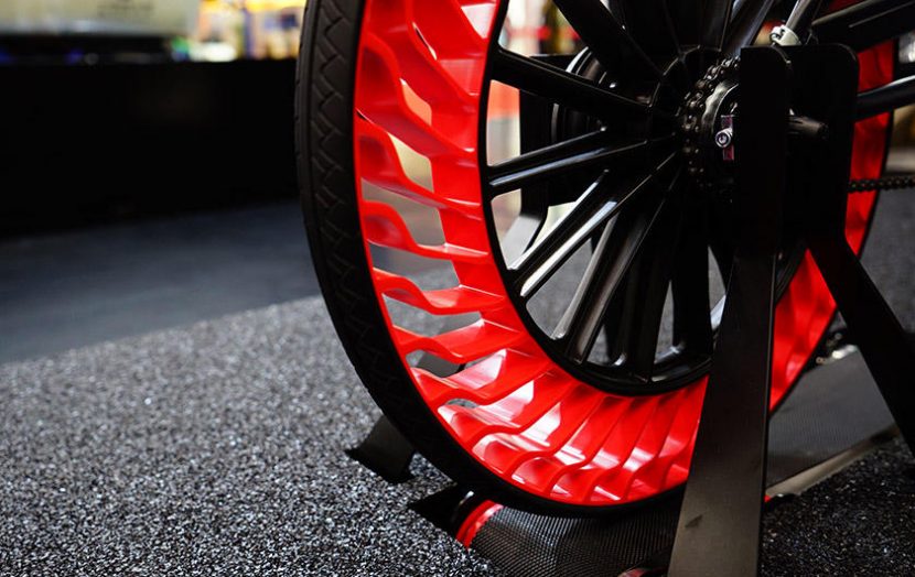 Bridgestone อวดโฉมสุดยอดยางในงาน TOKYO MOTOR SHOW