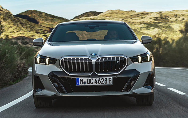 BMW 5 Series 2023 เปิดตัวอย่างเป็นทางการ คาดเข้าไทยปีหน้า