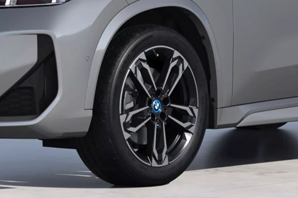 BMW iX1 L 2025 พรีเมียม EV Crossover ที่ครบเครื่องเทคโนโลยี