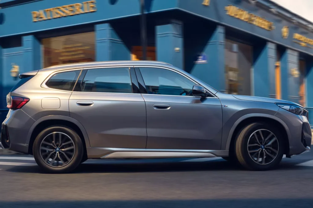 BMW iX1 L 2025 พรีเมียม EV Crossover ที่ครบเครื่องเทคโนโลยี