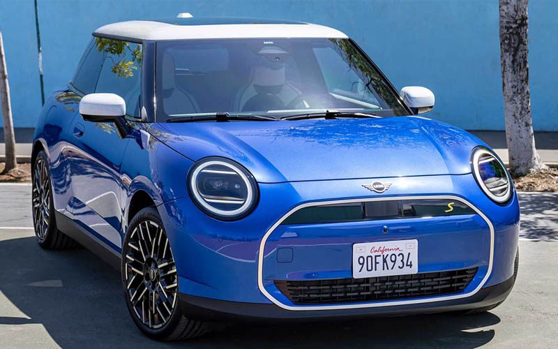 MINI Cooper 2024 สปอยล์ภาพก่อนเปิดตัวด้วยดีไซน์มินิมอล