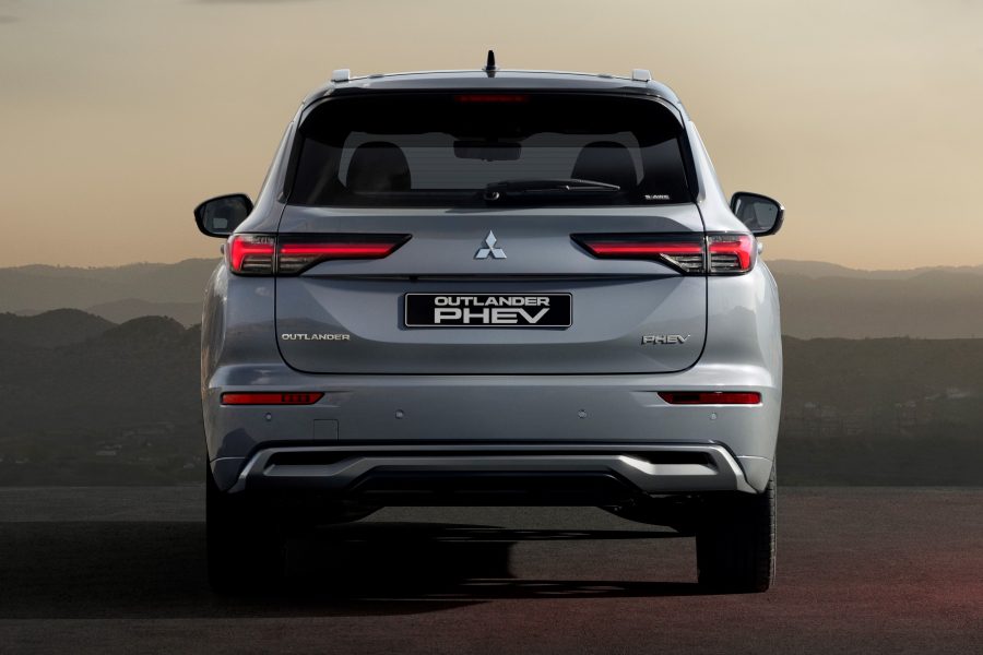Mitsubishi Outlander PHEV 2025 – SUV ปลั๊กอินไฮบริดครอบครัว