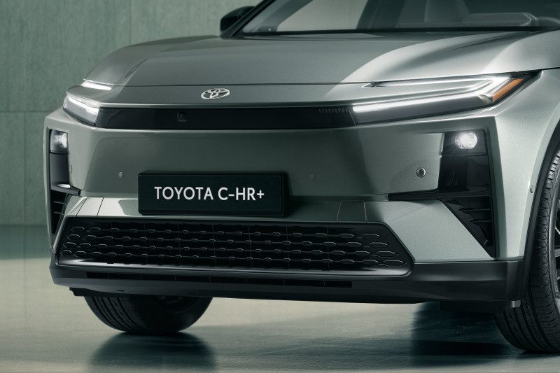Toyota CHR EV ครอสโอเวอร์ไฟฟ้าผสานสไตล์และเทคโนโลยีล้ำสมัย