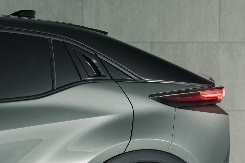 Toyota CHR EV ครอสโอเวอร์ไฟฟ้าผสานสไตล์และเทคโนโลยีล้ำสมัย