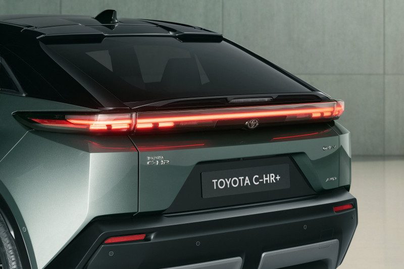 Toyota CHR EV ครอสโอเวอร์ไฟฟ้าผสานสไตล์และเทคโนโลยีล้ำสมัย