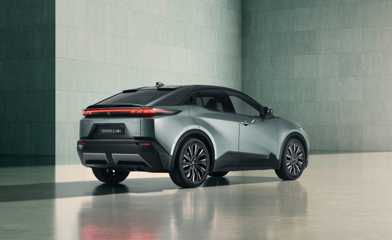 Toyota CHR EV ครอสโอเวอร์ไฟฟ้าผสานสไตล์และเทคโนโลยีล้ำสมัย