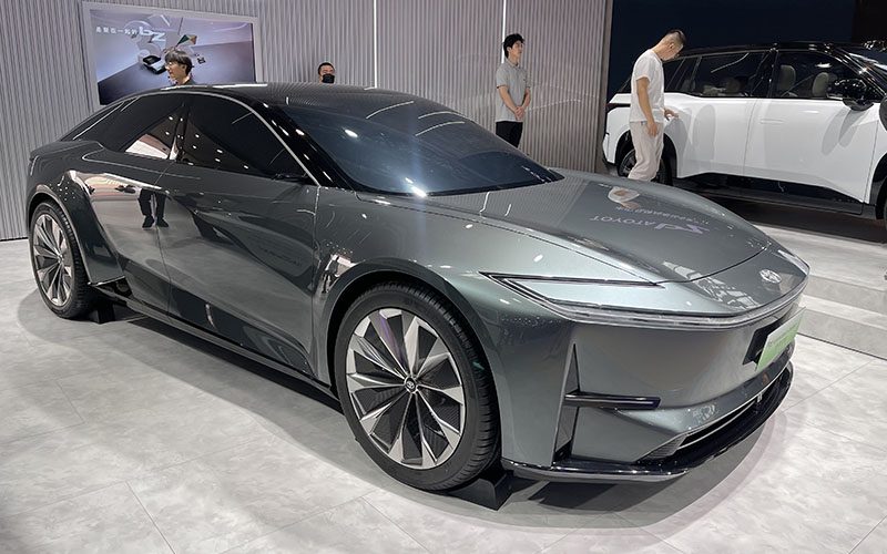 Toyota Camry EV อาจมาในเจเนอรชั่นถัดไปเพื่อสู้กับ Tesla Model 3