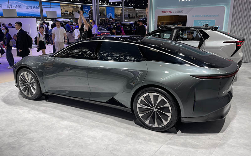 Toyota Camry EV อาจมาในเจเนอรชั่นถัดไปเพื่อสู้กับ Tesla Model 3