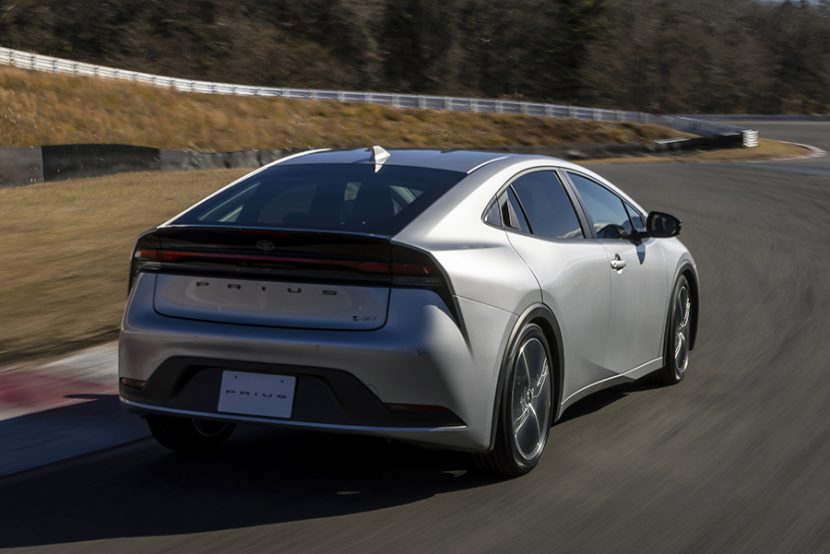 Toyota Prius 2025 ไฮบริดโฉมใหม่ ประหยัดล้ำ ดีไซน์ล้ำยุค