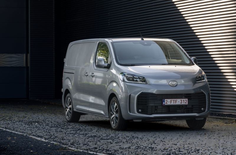 Toyota Proace 2025 รถตู้เพื่อครอบครัวและธุรกิจ ทางเลือกไฟฟ้า