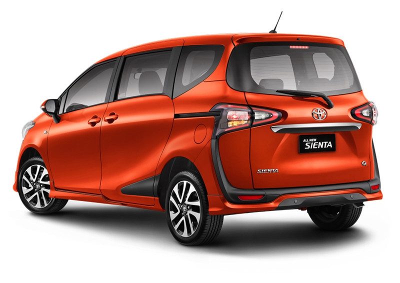 Toyota Sienta โปรโมชั่น ตารางผ่อน เริ่มต้น 9,833 บาท