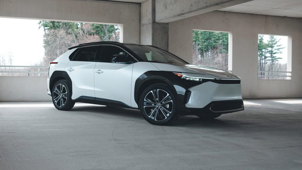 Toyota bZ4X 2025 ราคา ตารางสเปก รีวิว EV ชาร์จเร็วรุ่นใหม่